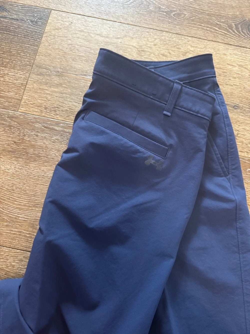 Under armour navy shorts 36‎